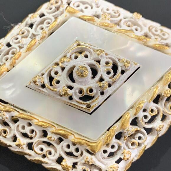 Vintage 1960s Signed Pastelli Mother Of Pearl Scroll Brooch Gold Tone - RARE​​​​ - Picture 4 of 9